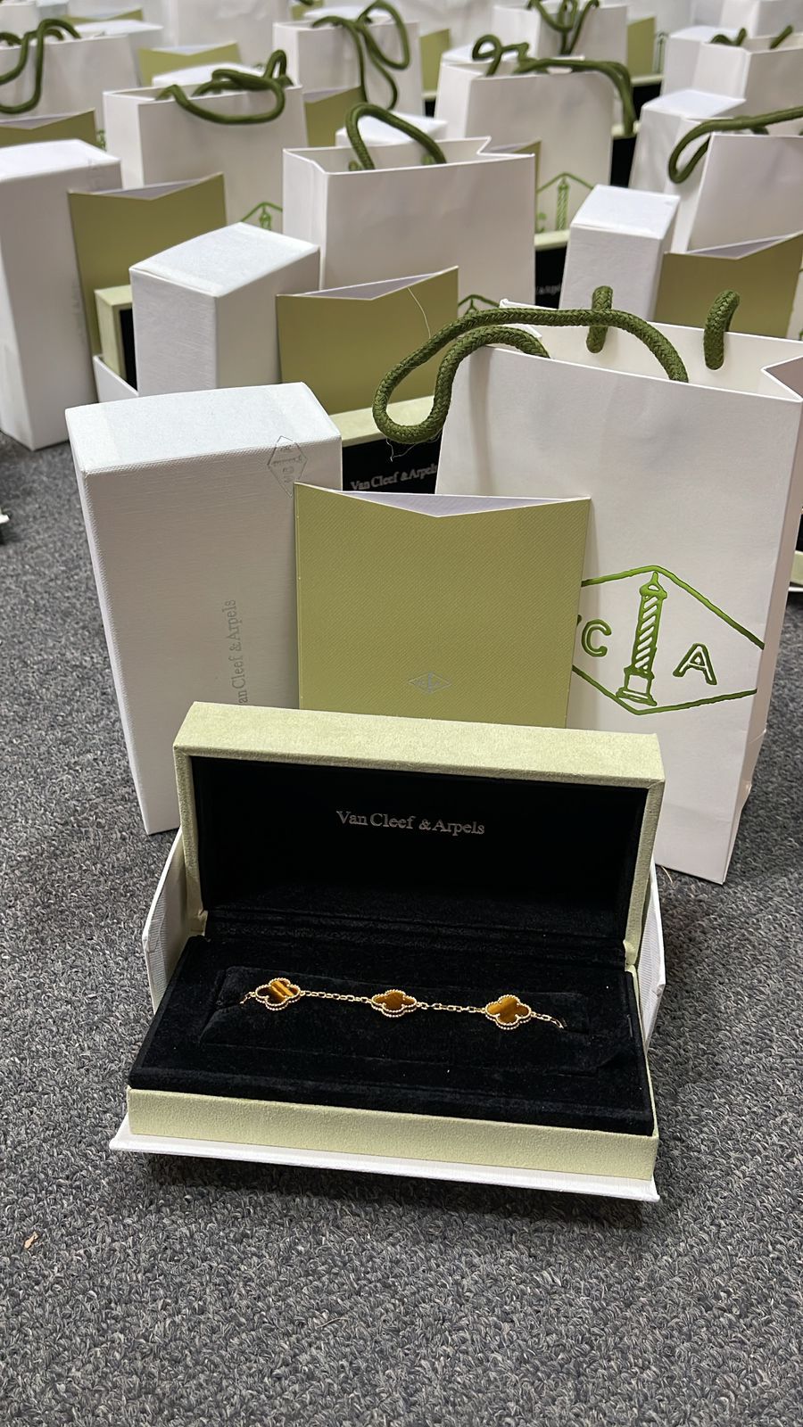 Pulso Tipo Van Cleef Plata .925 con baño de oro Miel