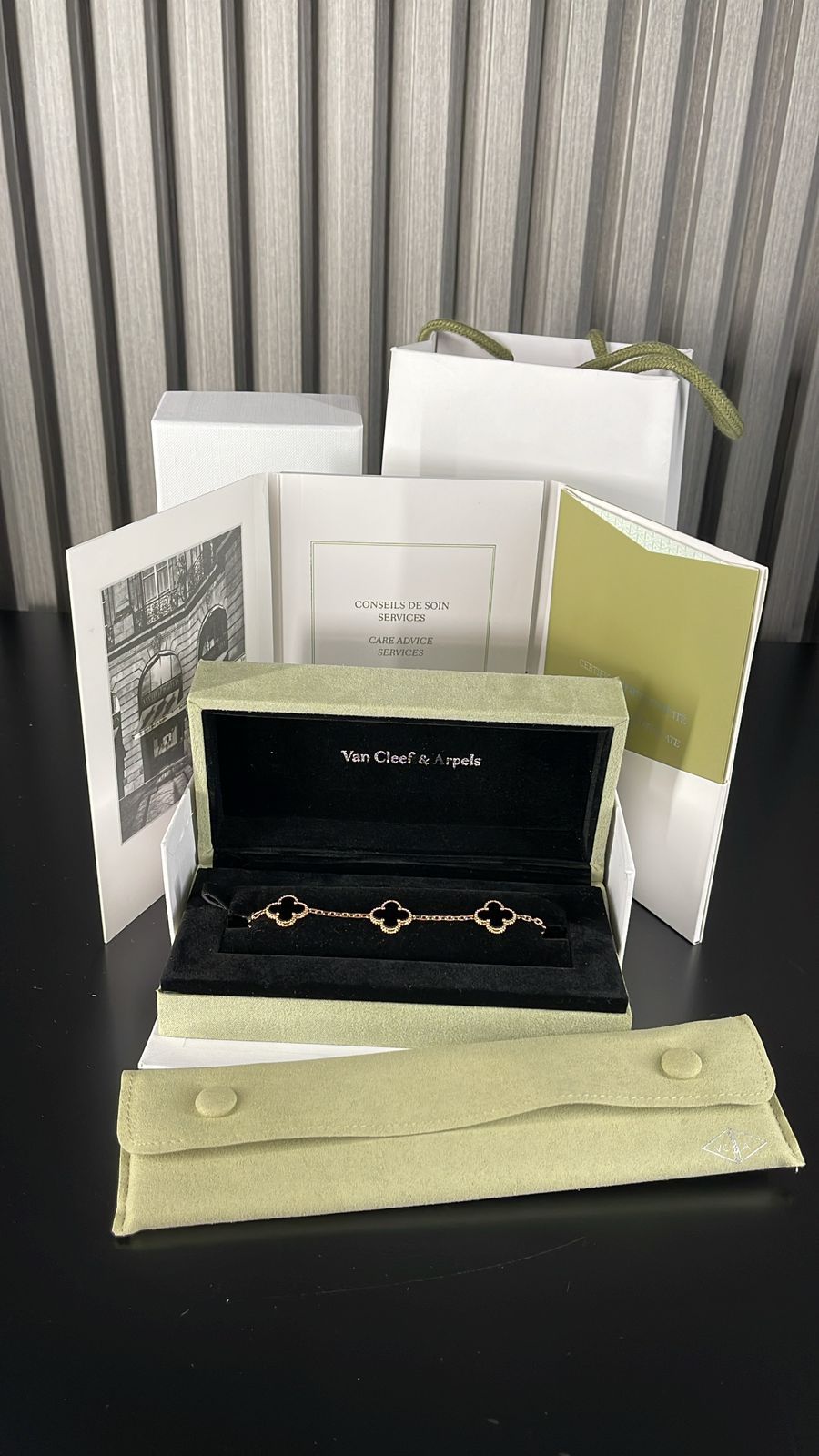 Pulso Tipo Van Cleef Plata .925 con baño de oro Negro Oro