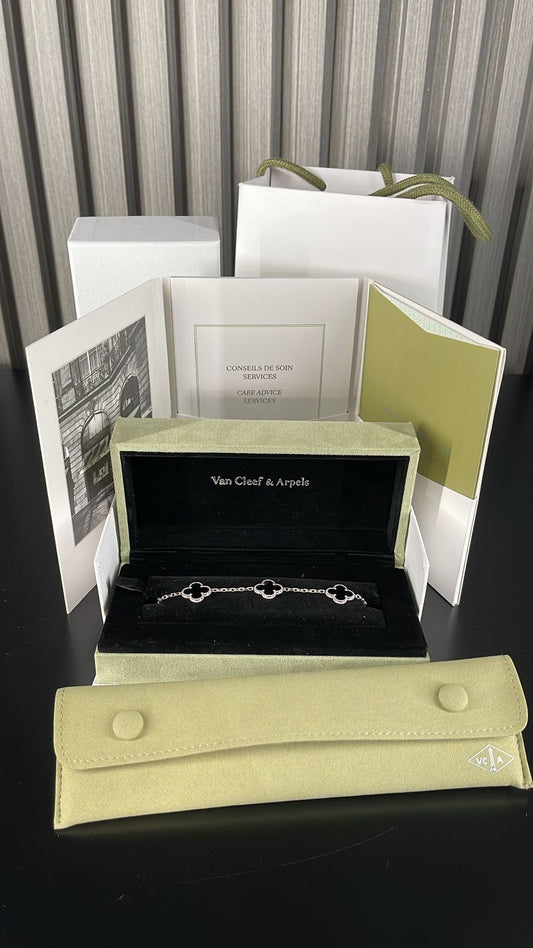 Pulso Tipo Van Cleef Plata .925 con baño de oro Negro Plata
