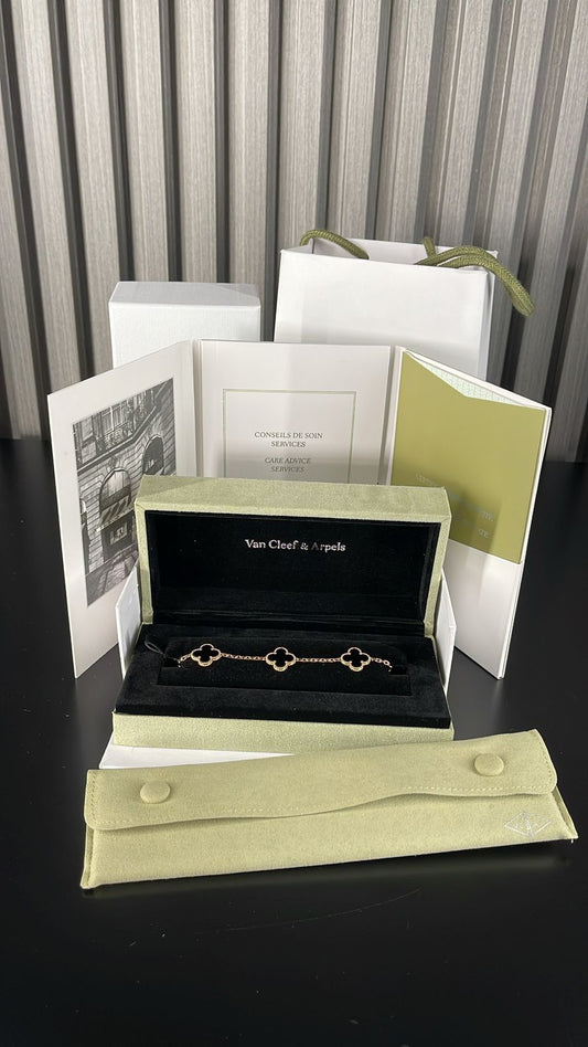 Pulso Tipo Van Cleef Plata .925 con baño de oro Negro Oro