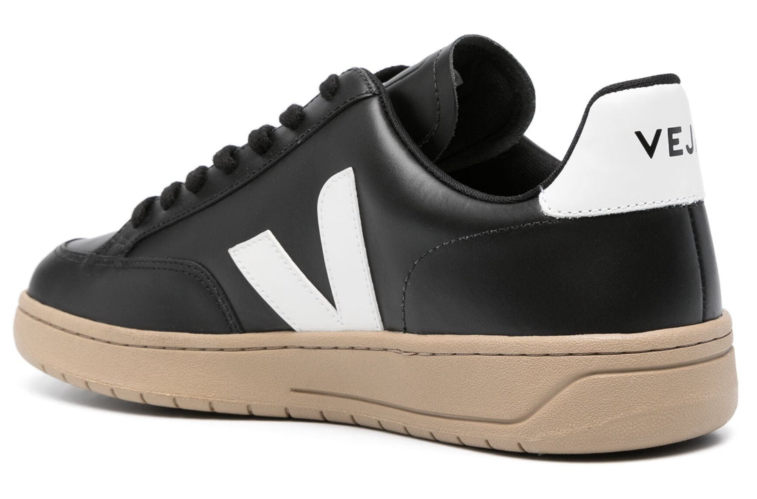 Veja V-12 Black White Dune